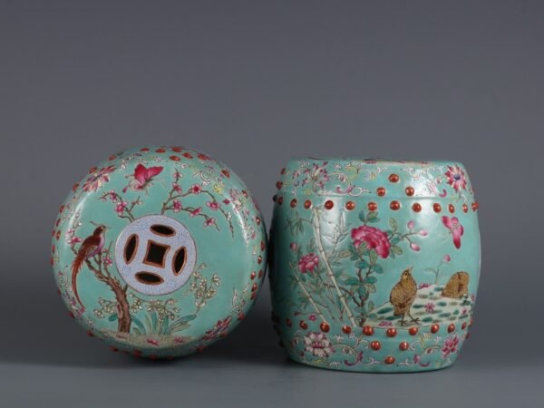 A pair of green-ground enamel porcelain drums made in the Qianlong period of the Qing Dynasty - Image 2