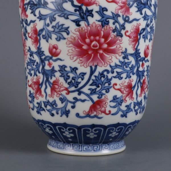 Qing Dynasty Qianlong period blue and white with rouge red lotus jujube jar - Image 6
