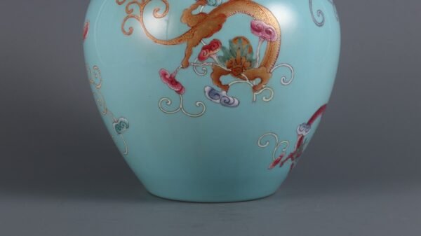 Qing Yongzheng Period Turquoise Green Ground Famille Rose Red Dragon Pattern Jar - Image 3