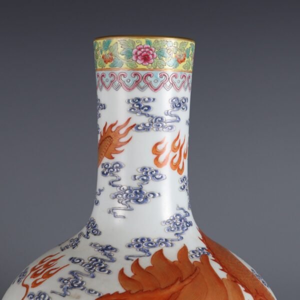 Qing Kangxi Period Famille Rose Gold-painted Cloud Dragon Pattern Celestial Globe Vase - Image 5