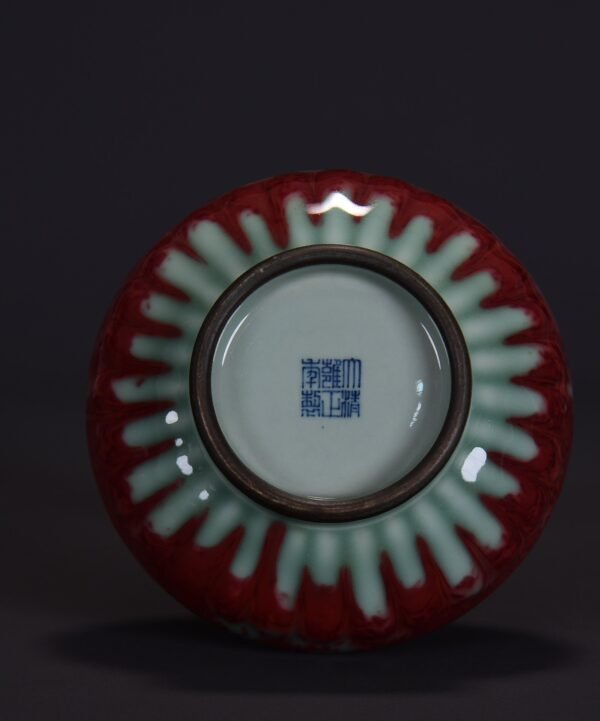 Old collection of Qing Yongzheng kiln-changed glaze chrysanthemum-petal vase - Image 9