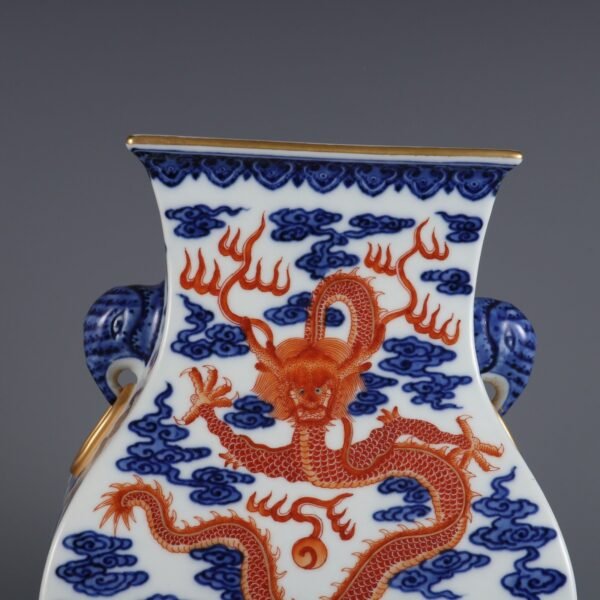 Qing Dynasty Qianlong period blue white with alum red cloud dragon pattern elephant ear square vase - Image 4
