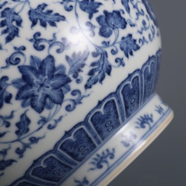 Qing Dynasty Yongzheng Period Blue and White with Alum Red Double Dragons Wearing Flowers Jade - Image 5