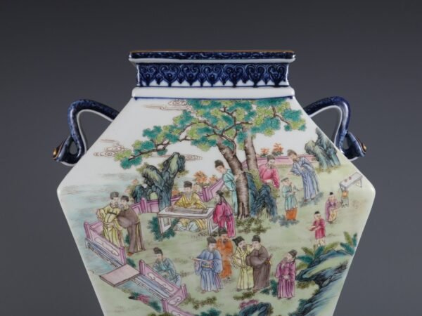 Qing Dynasty Qianlong period blue and white with pink enamel figure story square vase with Ruyi ears - Image 5