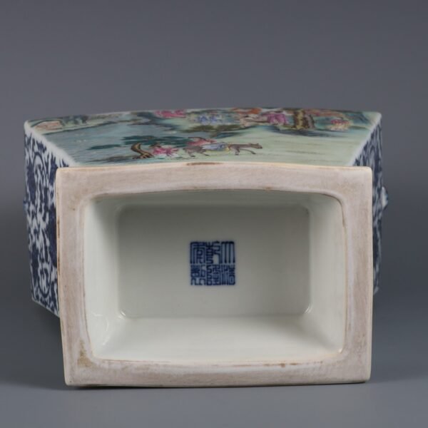 Qing Dynasty Qianlong period blue and white with pink enamel figure story square vase with Ruyi ears - Image 8