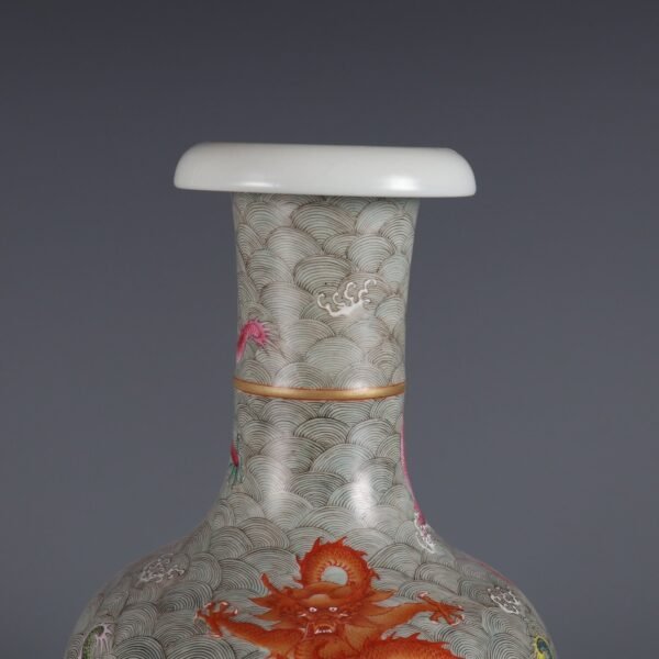 Qing Dynasty Qianlong period pink enamel seawater nine dragon pattern fan mouth vase - Image 3