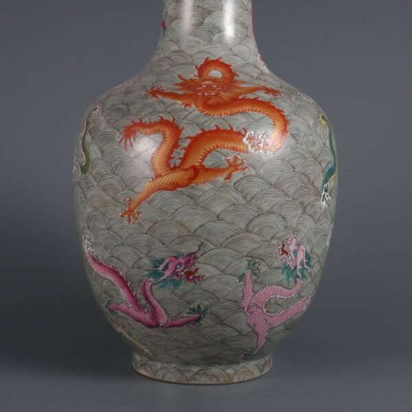 Qing Dynasty Qianlong period pink enamel seawater nine dragon pattern fan mouth vase - Image 5