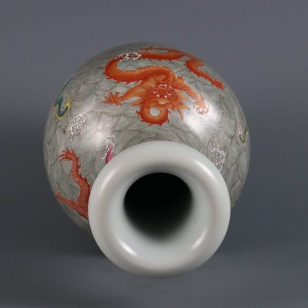 Qing Dynasty Qianlong period pink enamel seawater nine dragon pattern fan mouth vase - Image 7
