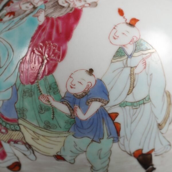 Qing Dynasty Yongzheng Period Famille Rose Figure Story Gallbladder Vase - Image 7