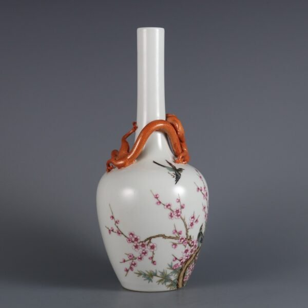 Qing Dynasty Qianlong period Famille rose flower and bird pattern plate gentian vase
