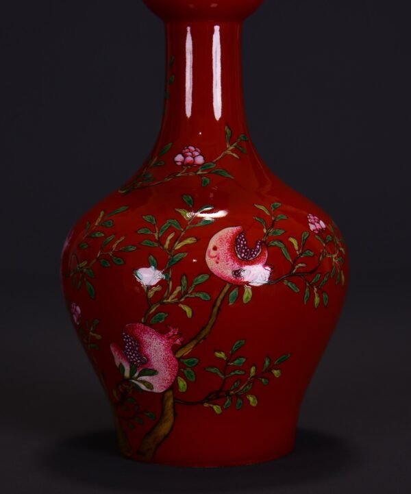 An old collection of Qing Yongzheng red-ground enamel-colored garlic vase - Image 4