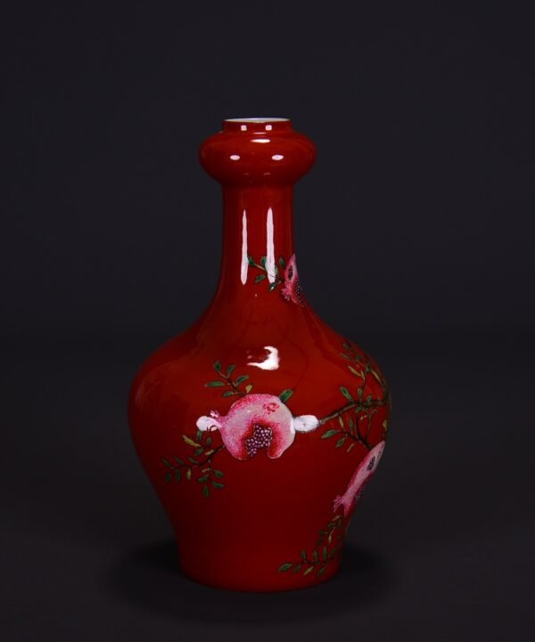 An old collection of Qing Yongzheng red-ground enamel-colored garlic vase - Image 2