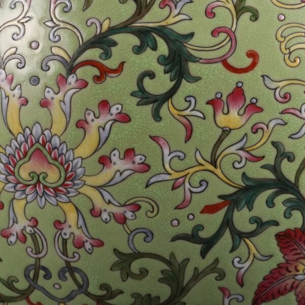 vase with green ground and passionflower pattern, made in Qianlong period of Qing Dynasty - Image 7