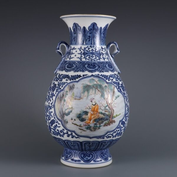 Qing Dynasty Qianlong period blue and white with pink enamel open window figure story two-ear vase - Image 2