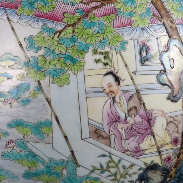 Qing Dynasty Qianlong period blue and white with pink enamel open window figure story two-ear vase - Image 5