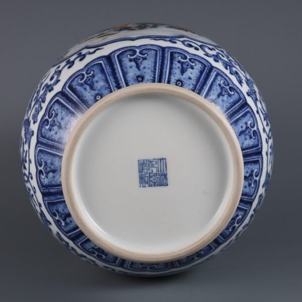 Qing Dynasty Qianlong period blue and white with pink enamel open window figure story two-ear vase - Image 7