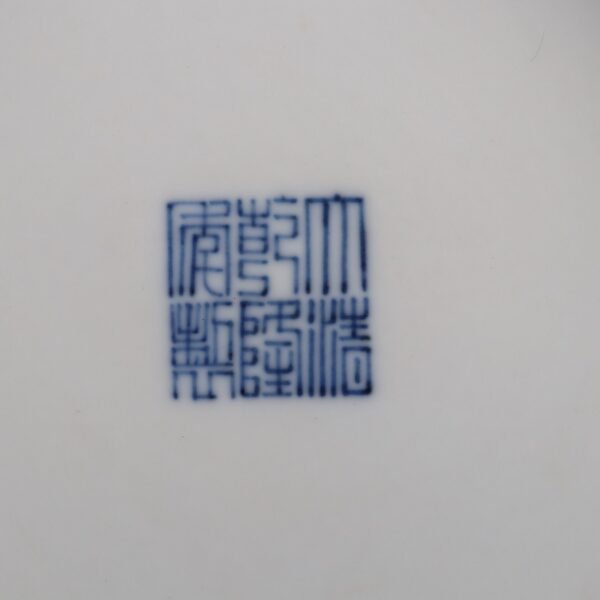 Qing Dynasty Qianlong period blue and white with pink enamel open window figure story two-ear vase - Image 8