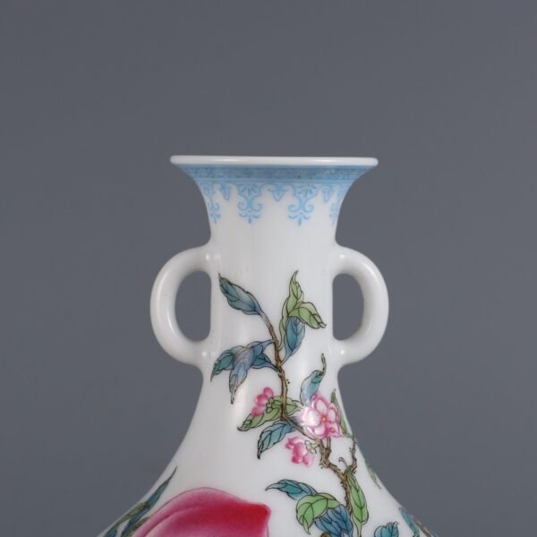 peach-patterned double-eared vases made in the Yongzheng period of the Qing Dynasty - Image 4