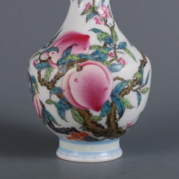 peach-patterned double-eared vases made in the Yongzheng period of the Qing Dynasty - Image 7