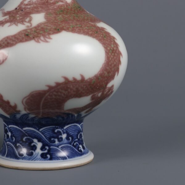 Qing Dynasty Qianlong period blue and white glaze red fish dragon appreciation vase - Image 6