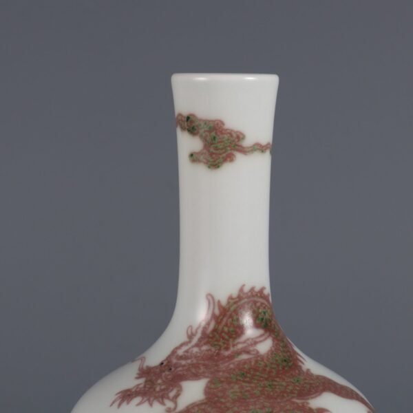 Qing Dynasty Qianlong period blue and white glaze red fish dragon appreciation vase - Image 3