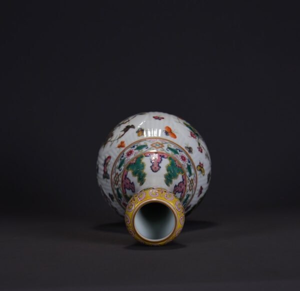 an old collection of Qing Qianlong famille rose four seasons flower and bird garlic vase - Image 3