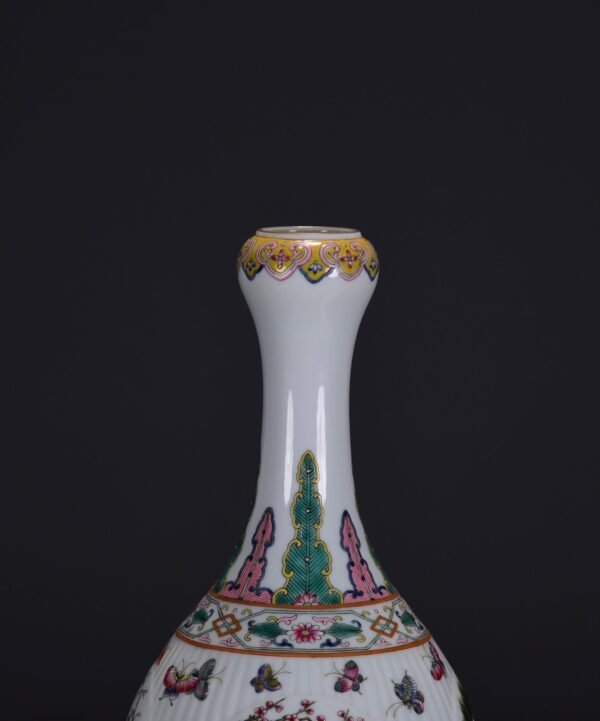 an old collection of Qing Qianlong famille rose four seasons flower and bird garlic vase - Image 7