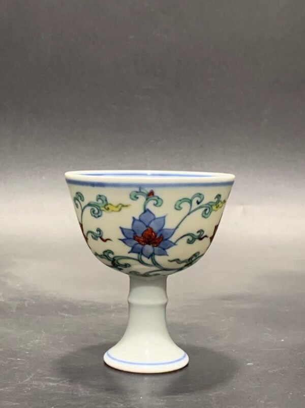 Ming Cheng Hua Dou Cai goblet with entwined branches and lotus pattern - Image 2