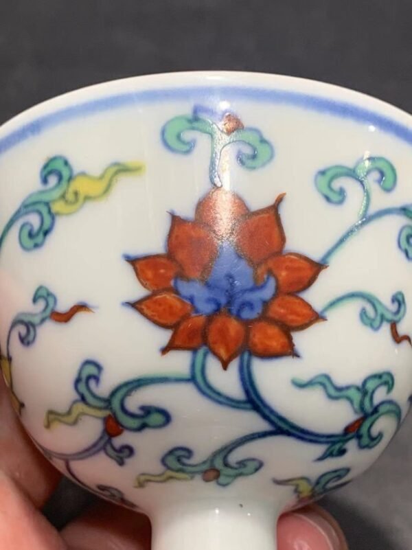 Ming Cheng Hua Dou Cai goblet with entwined branches and lotus pattern - Image 5