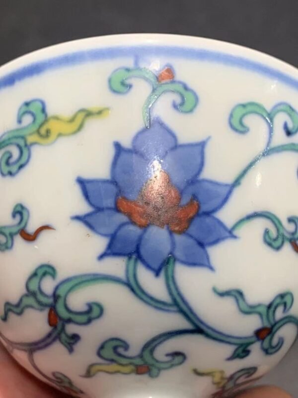 Ming Cheng Hua Dou Cai goblet with entwined branches and lotus pattern - Image 6