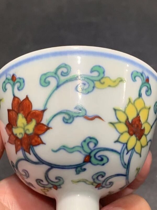 Ming Cheng Hua Dou Cai goblet with entwined branches and lotus pattern - Image 7