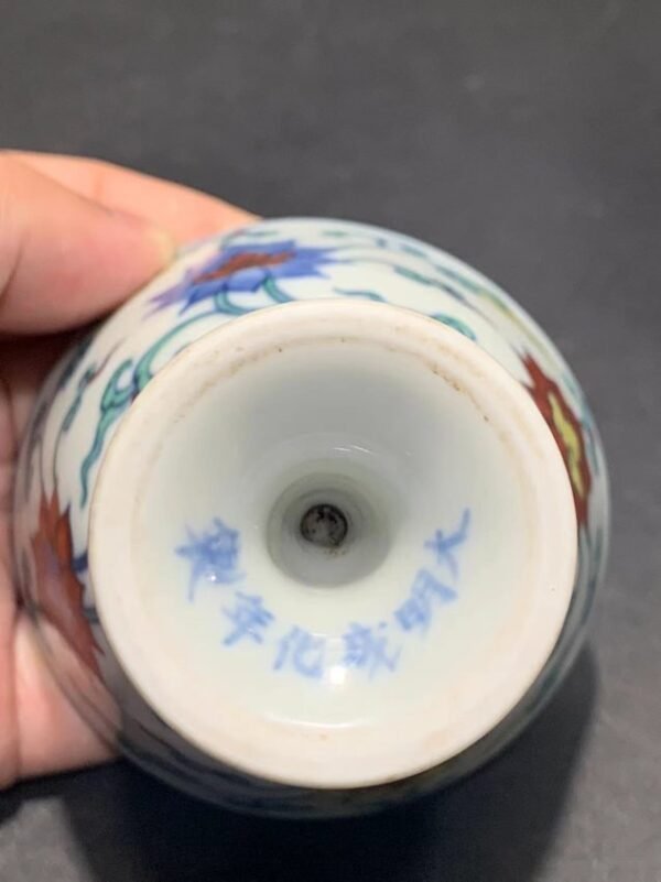 Ming Cheng Hua Dou Cai goblet with entwined branches and lotus pattern - Image 8