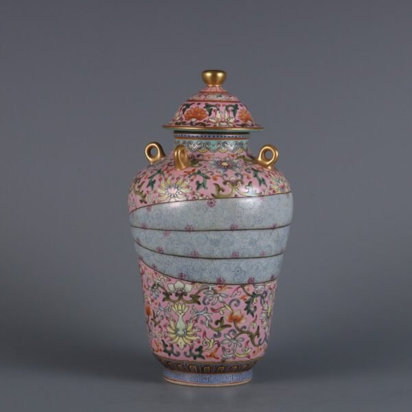 Pattern Ribbon Four-Handled Lid Jar, Made in the Qianlong Period of the Qing Dynasty - Image 3