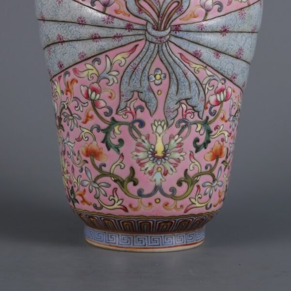 Pattern Ribbon Four-Handled Lid Jar, Made in the Qianlong Period of the Qing Dynasty - Image 5
