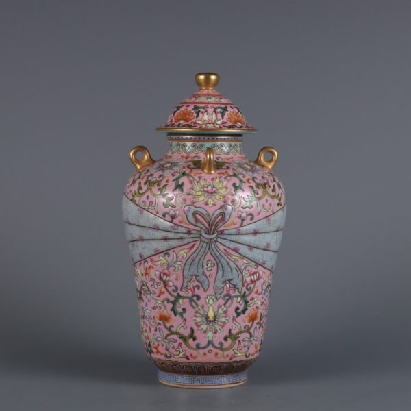 Pattern Ribbon Four-Handled Lid Jar, Made in the Qianlong Period of the Qing Dynasty