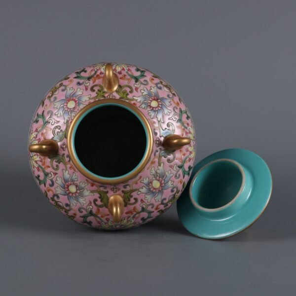 Pattern Ribbon Four-Handled Lid Jar, Made in the Qianlong Period of the Qing Dynasty - Image 7