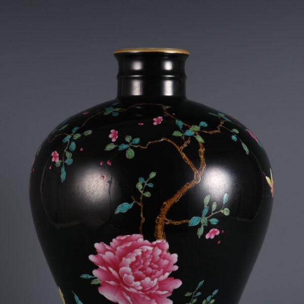 Qing Dynasty Yongzheng Period Black Ground Famille Rose Peony Pattern Poem Plum Vase - Image 7