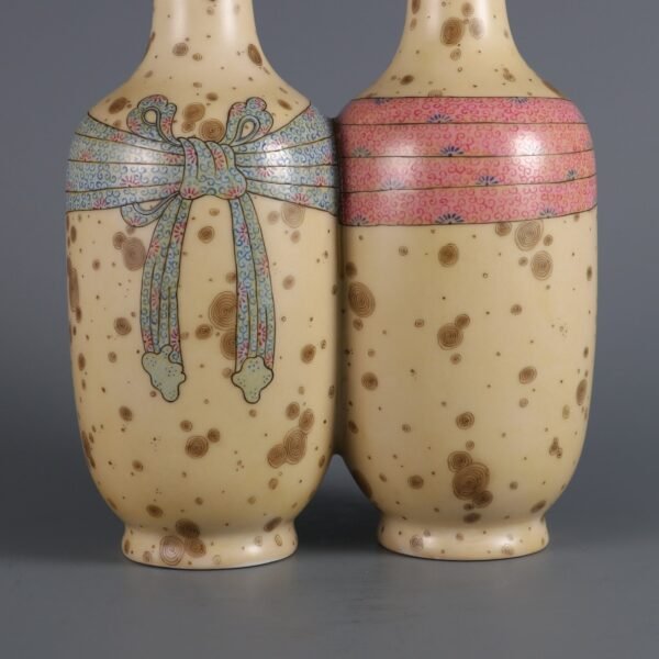 Qing Yongzheng Period Xiangfei Bamboo Glaze Ribbon One-piece Vase - Image 5