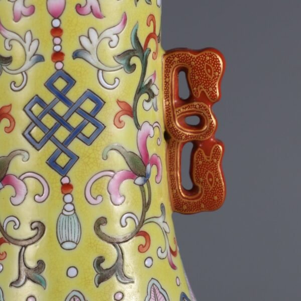 pattern double-handled appreciation vase made in the Qianlong period of the Qing Dynasty - Image 3
