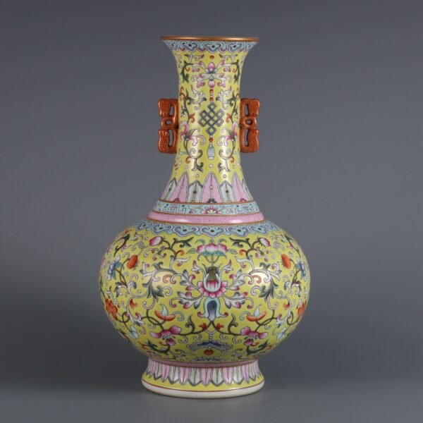 pattern double-handled appreciation vase made in the Qianlong period of the Qing Dynasty - Image 2