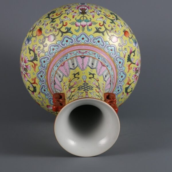 pattern double-handled appreciation vase made in the Qianlong period of the Qing Dynasty - Image 7