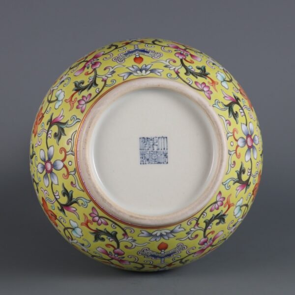 pattern double-handled appreciation vase made in the Qianlong period of the Qing Dynasty - Image 8