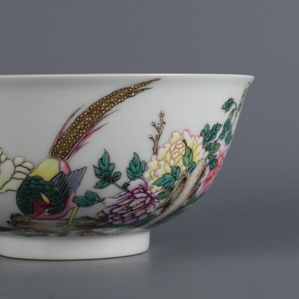 Qing Dynasty Qianlong period enameled pheasant and peony pattern bowl - Image 6