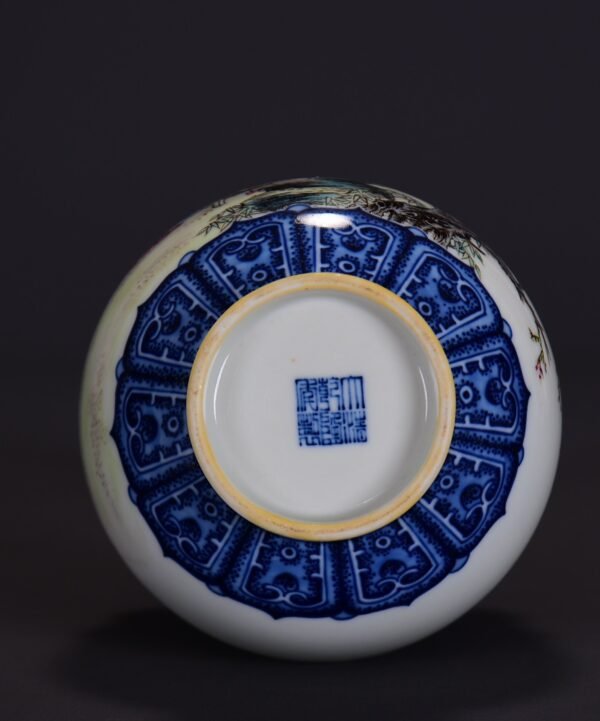 An old collection of Qing Dynasty Qianlong famille rose Zhong Kui blessing picture garlic vase - Image 9