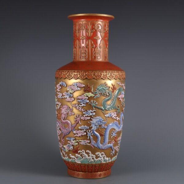 Qing Dynasty Qianlong Period Gold Carved Cloud Dragon Pattern Stick Vase - Image 3