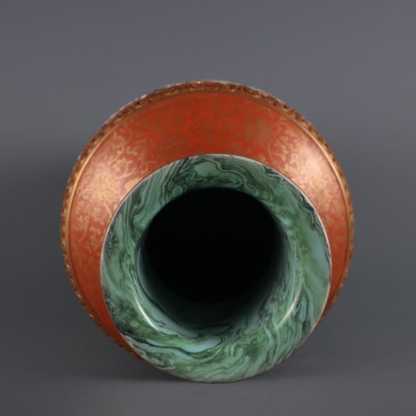 Qing Dynasty Qianlong Period Gold Carved Cloud Dragon Pattern Stick Vase - Image 8