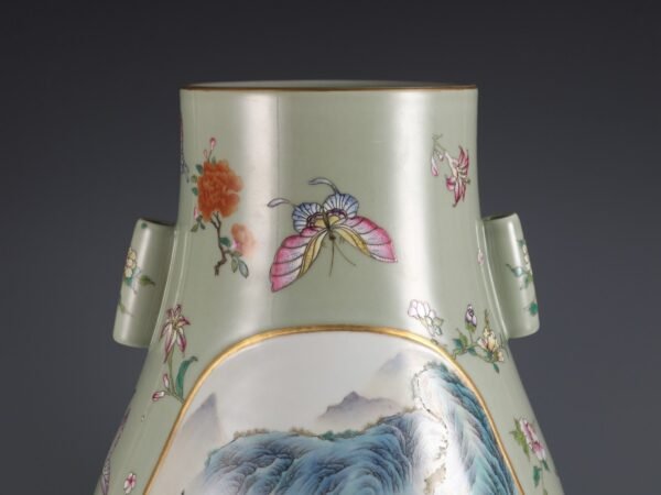 Qing Dynasty Qianlong period bean green glaze and powder enamel openwork landscape pavilion Guan - Image 5