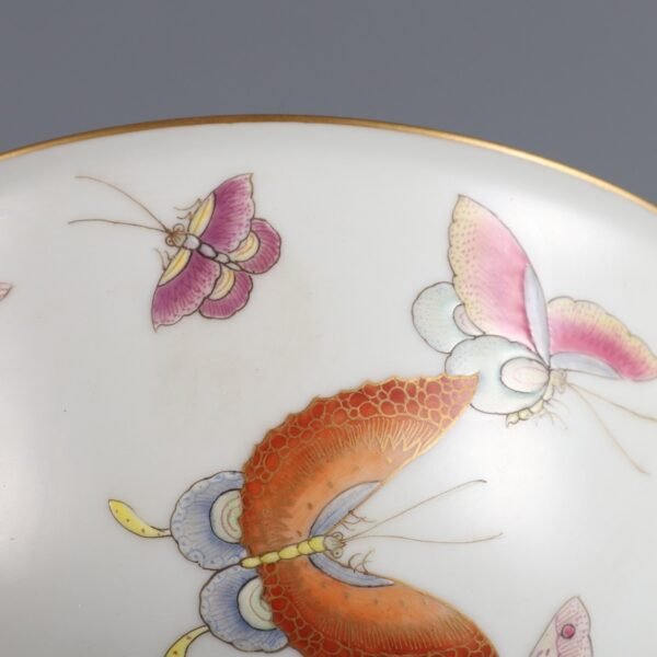 Qing Dynasty Yongzheng imperial porcelain bowl with butterfly pattern - Image 5