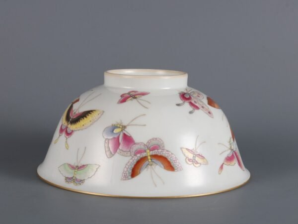 Qing Dynasty Yongzheng imperial porcelain bowl with butterfly pattern - Image 6