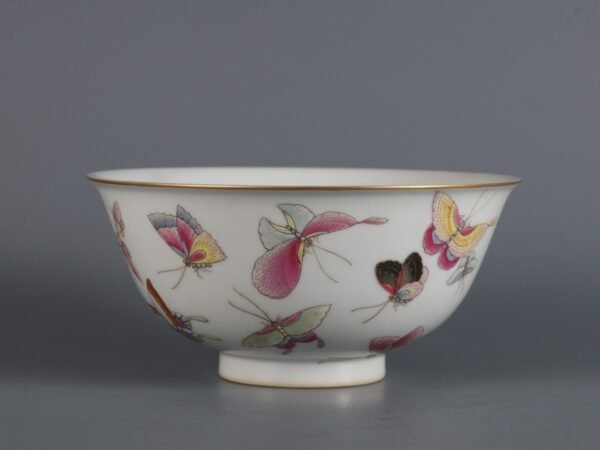 Qing Dynasty Yongzheng imperial porcelain bowl with butterfly pattern - Image 2